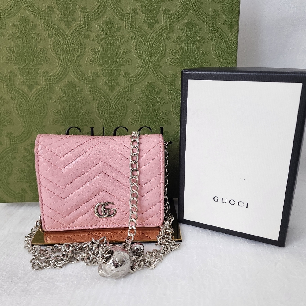 Gucci Pink Chevron Matelassé Leather Chain Wallet